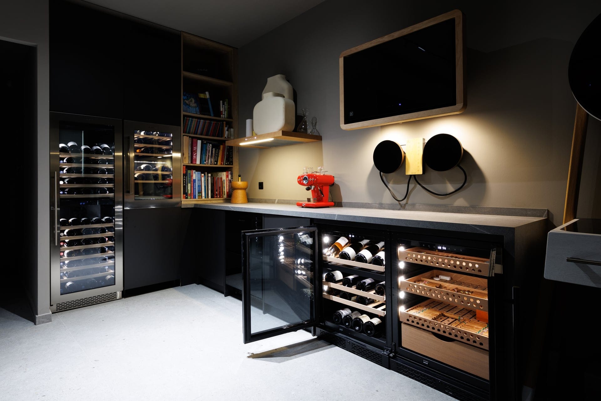 showroom photoshoot 7 10 2510 Μοντέρνα κάβα κρασιών με εντοιχισμένες συσκευές
