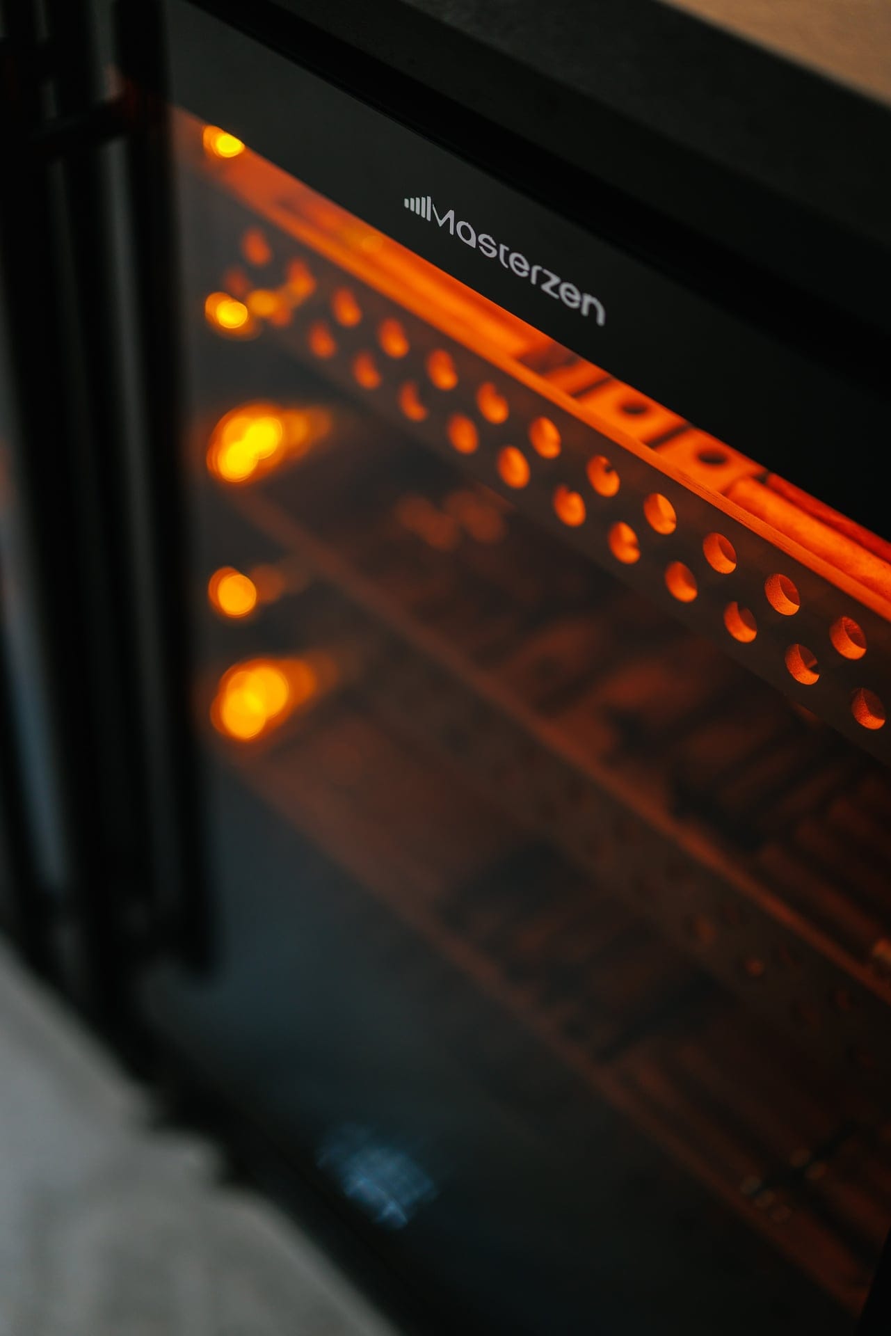 showroom photoshoot 7 10 2525 Φωτιζόμενο ψυγείο κρασιών Masterzen με μπουκάλια